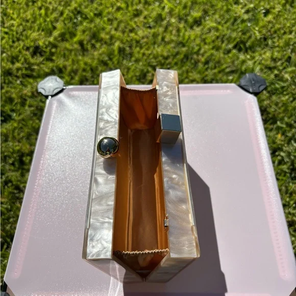 CLUTCH - Picture 3 of 4